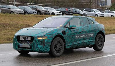 Jaguar I-PACE, il SUV elettrico impegnato nei test su strada