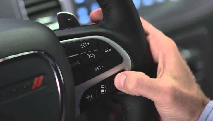 Sulle auto nuove arriva il limitatore di velocità obbligatorio: cos’è e come funziona - Foto 6 di 9