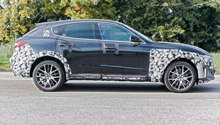 Maserati Levante GTS: foto spia della variante sportiva - Foto 4 di 11