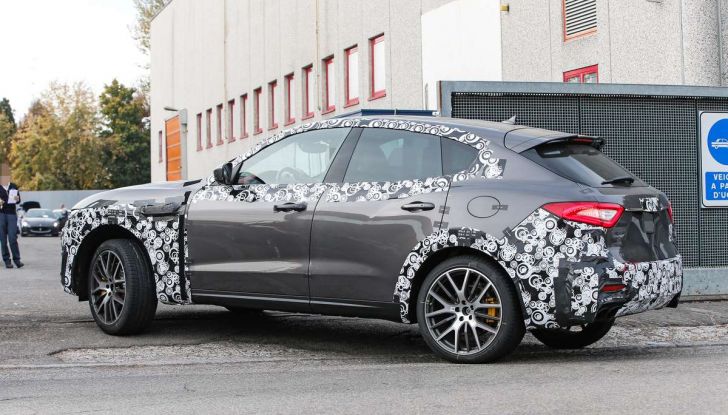 Maserati Levante GTS: foto spia della variante sportiva - Foto 8 di 11