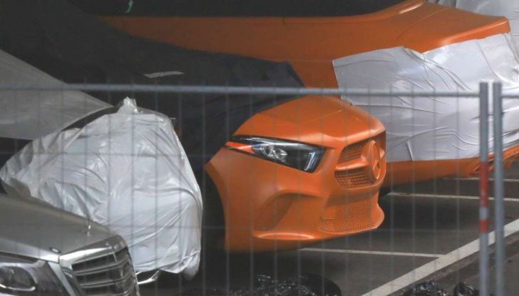 Mercedes CLS, immagini spia dei muletti della futura generazione - Foto 6 di 24