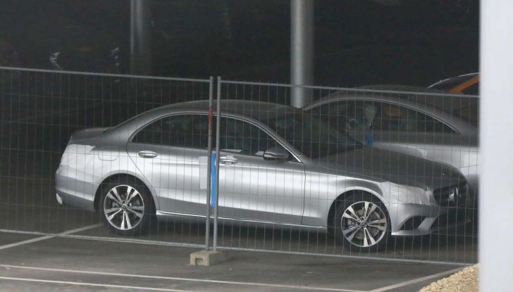 Mercedes Classe C Facelift 2018, immagini e dati tecnici - Foto 7 di 12