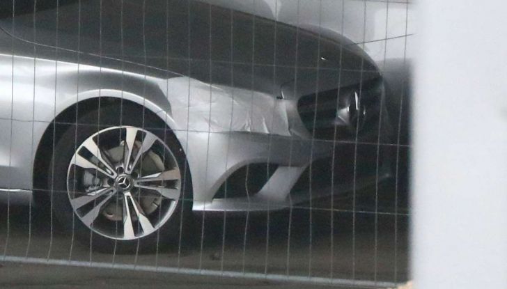Mercedes Classe C Facelift 2018, immagini e dati tecnici - Foto 3 di 12