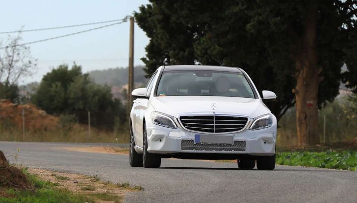 Mercedes Classe C Facelift 2018, immagini e dati tecnici - Foto 4 di 12