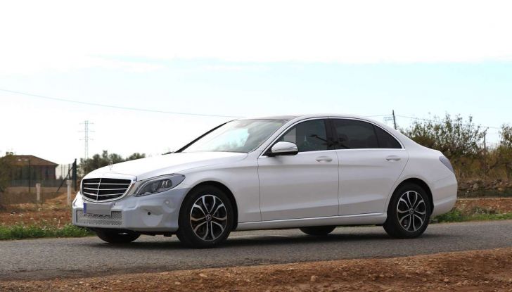 Mercedes Classe C Facelift 2018, immagini e dati tecnici - Foto 9 di 12