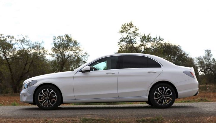 Mercedes Classe C Facelift 2018, immagini e dati tecnici - Foto 11 di 12