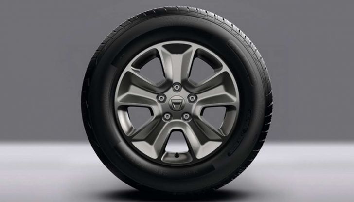 Nuova Dacia Duster prezzi, accessori e allestimenti del SUV cittadino - Foto 15 di 15