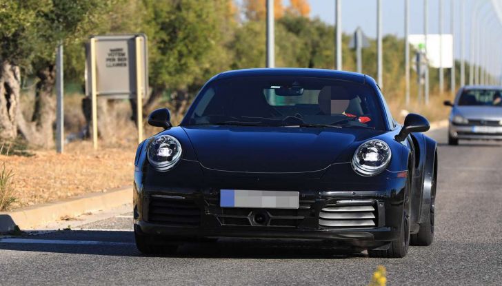 Nuova Porsche 911 Turbo 2019, primi test su strada - Foto 2 di 12
