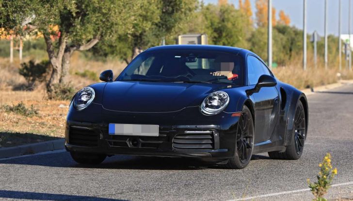 Nuova Porsche 911 Turbo 2019, primi test su strada - Foto 3 di 12