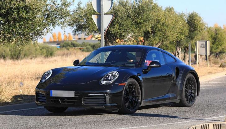 Nuova Porsche 911 Turbo 2019, primi test su strada - Foto 4 di 12