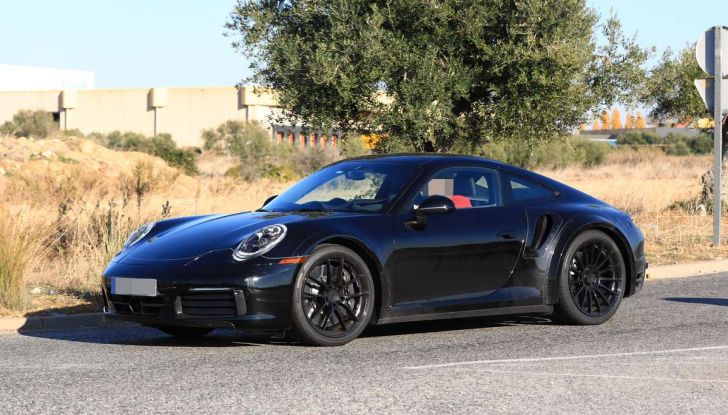 Nuova Porsche 911 Turbo 2019, primi test su strada - Foto 1 di 12
