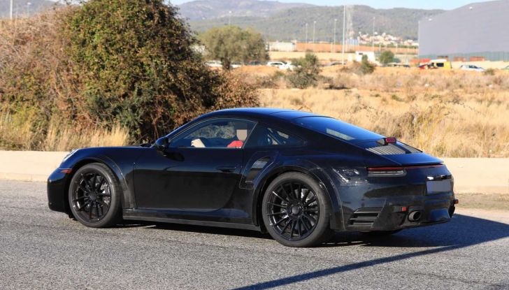 Nuova Porsche 911 Turbo 2019, primi test su strada - Foto 9 di 12