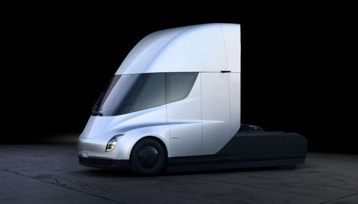 Tesla Semi: aperti i pre-ordini del camion elettrico di Elon Musk - Foto 4 di 18