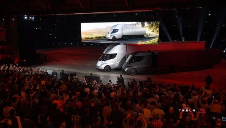 Tesla Semi: aperti i pre-ordini del camion elettrico di Elon Musk - Foto 6 di 18