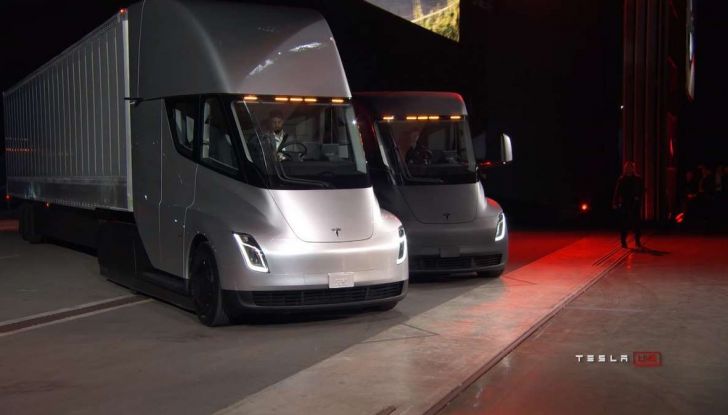 Tesla Semi: aperti i pre-ordini del camion elettrico di Elon Musk - Foto 7 di 18