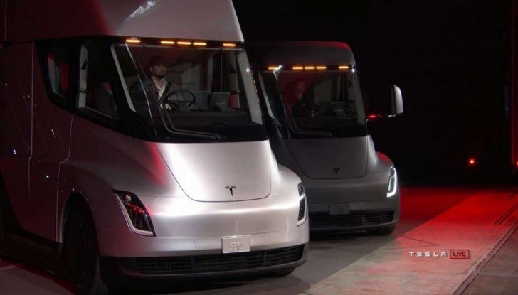 Tesla Semi: aperti i pre-ordini del camion elettrico di Elon Musk - Foto 14 di 18