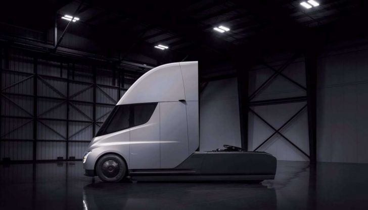Tesla Semi: aperti i pre-ordini del camion elettrico di Elon Musk - Foto 18 di 18