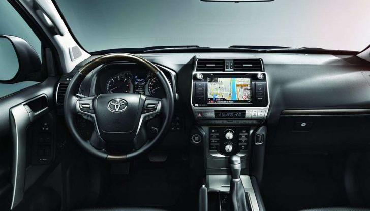 Toyota Land Cruiser restyling 2018, informazioni e dati tecnici - Foto 9 di 17