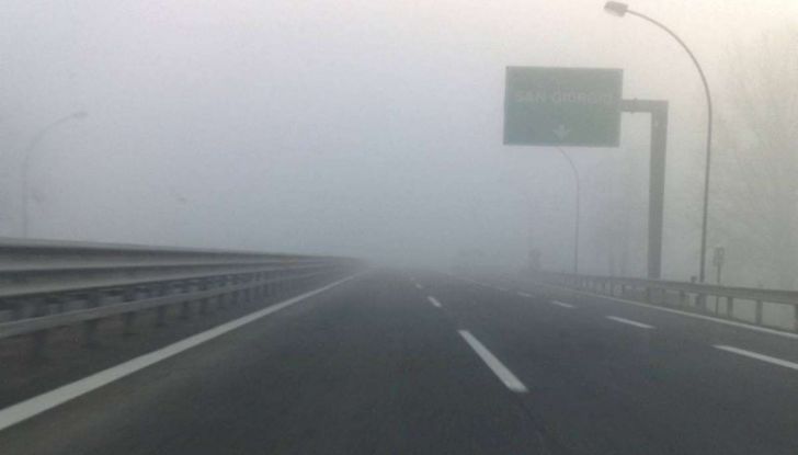 Nebbia in Autostrada: i consigli per guidare in sicurezza - Foto 2 di 7