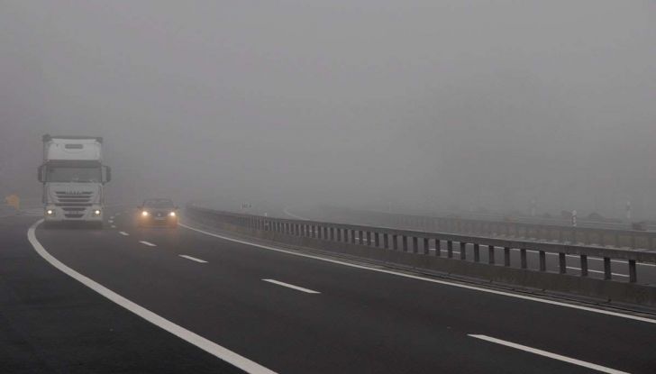 Nebbia in Autostrada: i consigli per guidare in sicurezza - Foto 5 di 7