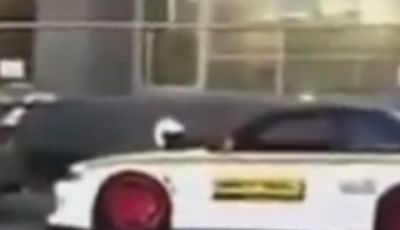 Un taxi che fa drifting in video