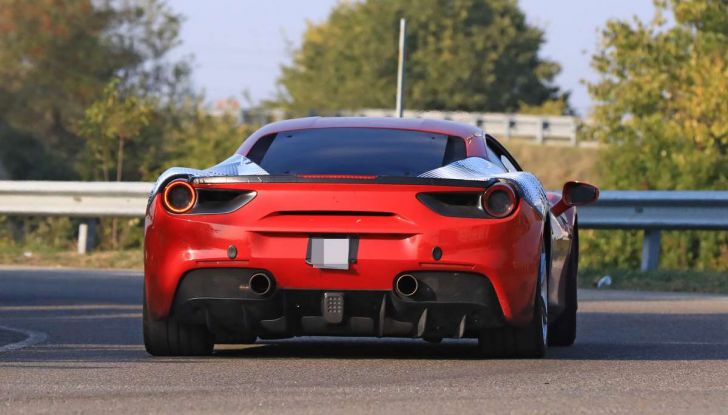 Ferrari 488 GTO 2019, la nuova sportiva del Cavallino è in fase di test - Foto 7 di 10