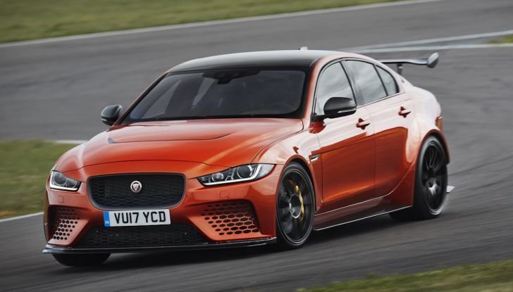 La Jaguar XE SV Project 8 batte il record della Giulia al Nürburgring - Foto 8 di 9