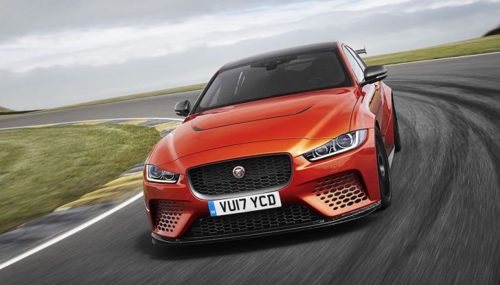 La Jaguar XE SV Project 8 batte il record della Giulia al Nürburgring - Foto 3 di 9