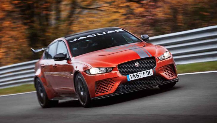La Jaguar XE SV Project 8 batte il record della Giulia al Nürburgring - Foto 1 di 9