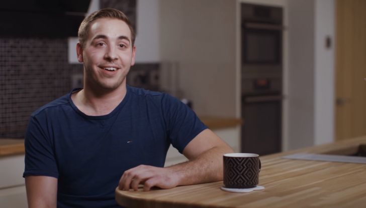 La porta a guidare la F1 Renault e le chiede di sposarlo [Video] - Foto 8 di 27