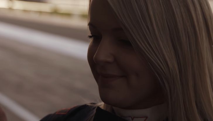 La porta a guidare la F1 Renault e le chiede di sposarlo [Video] - Foto 12 di 27