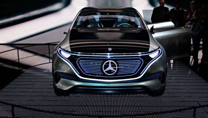 Mercedes avrebbe noleggiato una Tesla Model X restituendola con 15.000€ di danni - Foto 11 di 12