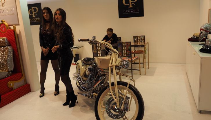 Le supercar e le ragazze più belle del Motor Show 2017 - Foto 20 di 58