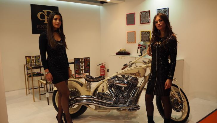 Le supercar e le ragazze più belle del Motor Show 2017 - Foto 22 di 58