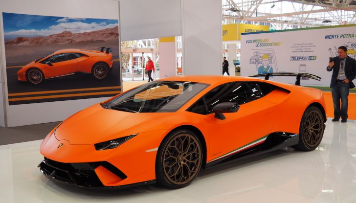 Le supercar e le ragazze più belle del Motor Show 2017 - Foto 4 di 58