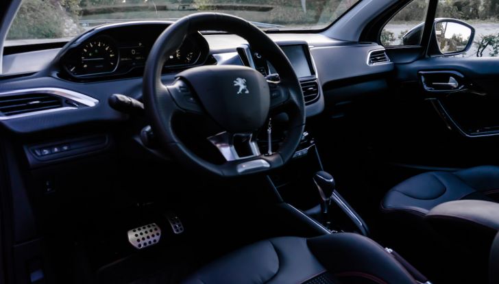 Test Drive Peugeot 208 con 1.2 Turbo da 110CV: una complice svelta per la GT Line - Foto 25 di 27