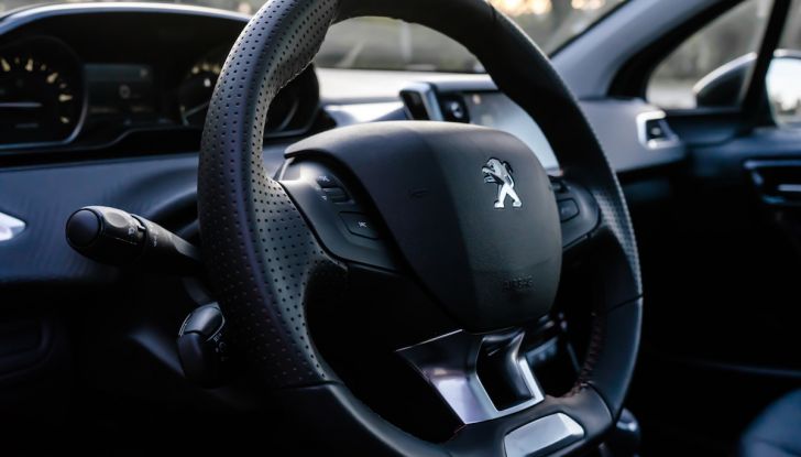 Test Drive Peugeot 208 con 1.2 Turbo da 110CV: una complice svelta per la GT Line - Foto 8 di 27