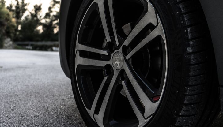 Test Drive Peugeot 208 con 1.2 Turbo da 110CV: una complice svelta per la GT Line - Foto 18 di 27