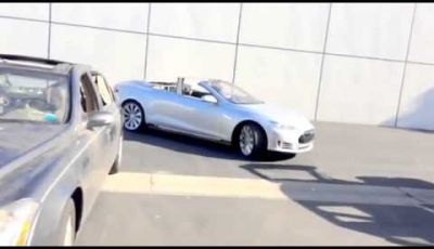 Tesla Model S cabrio modificata da Newport Engineering