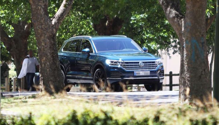 Volkswagen Touareg 2018, nuove foto spia senza camuffature - Foto 2 di 10