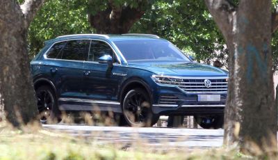 Volkswagen Touareg 2018, nuove foto spia senza camuffature
