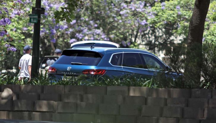 Volkswagen Touareg 2018, nuove foto spia senza camuffature - Foto 6 di 10