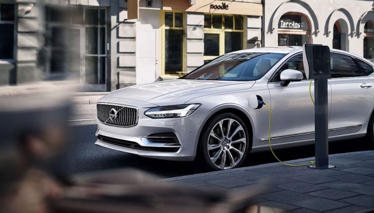 La nuova Volvo V40 2019 arriverà anche 100% elettrica - Foto 10 di 10