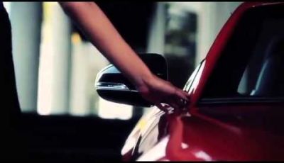 Jaguar F-Type con la Playmate of the Year