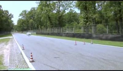 Corso di guida sicura frenata di emergenza in autostrada ed evitamento ostacolo