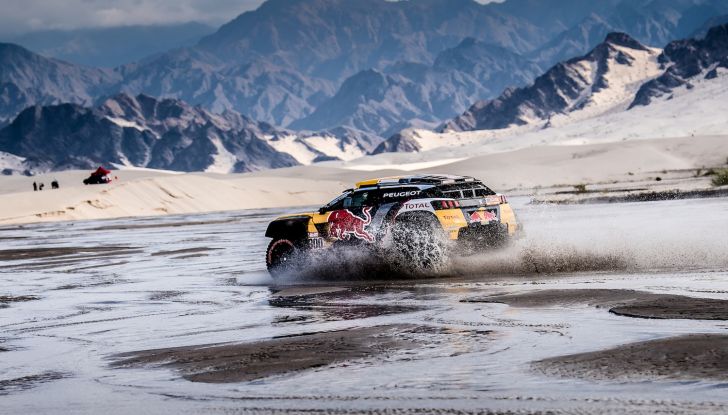 Dakar 2018 – Le Peugeot 3008DKR Maxi arrivano in gruppo e rimangono al comando - Foto 2 di 2