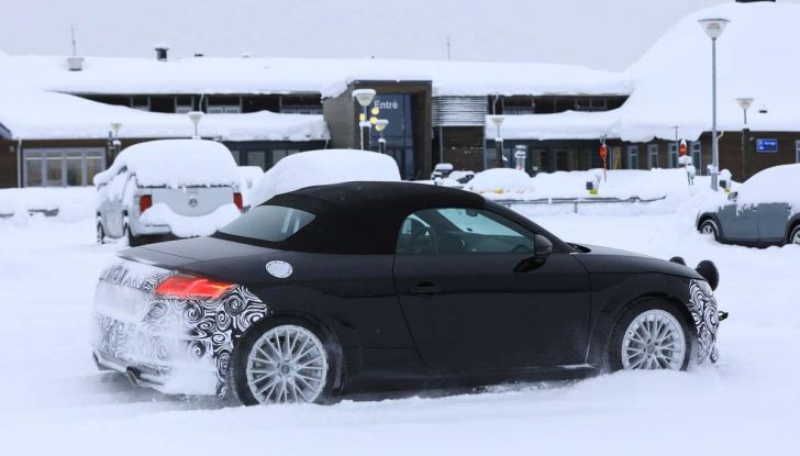 Audi TT Roadster 2019, prime immagini e test su strada - Foto 3 di 15