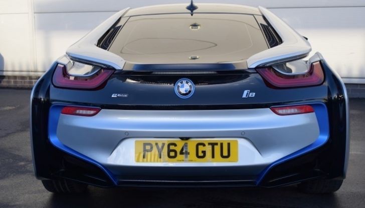 La BMW i8 di Wayne Rooney è in vendita a 70 mila euro - Foto 2 di 12