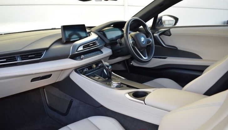 La BMW i8 di Wayne Rooney è in vendita a 70 mila euro - Foto 7 di 12