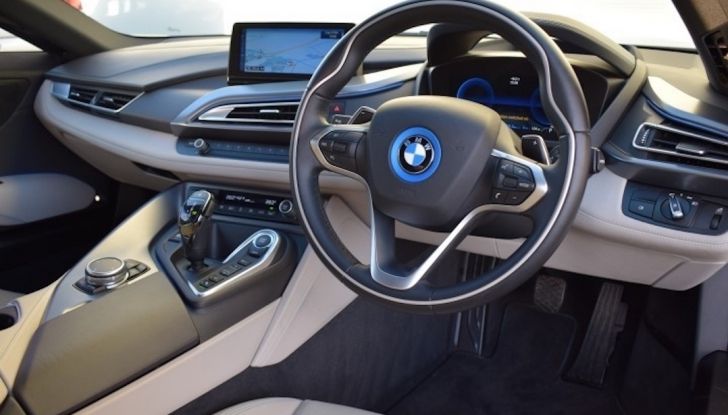 La BMW i8 di Wayne Rooney è in vendita a 70 mila euro - Foto 8 di 12